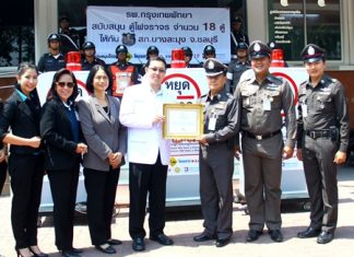 Dr. Seeharaj Lohchitranond, Assistant Director of the Bangkok Hospital Pattaya, along with his administrative team presented 18 police checkpoint signs to Pol. Col Somnuk Changate, commander of the Banglamung police station for use in their duties to protect and to serve the people of this district.